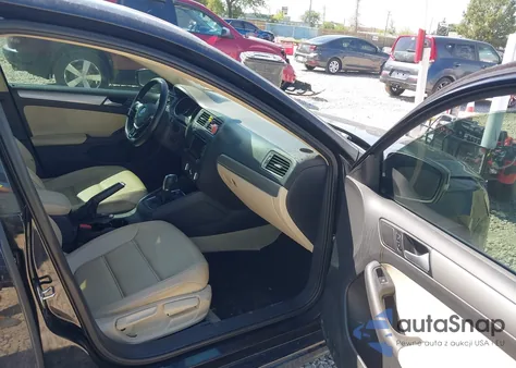 2015 Volkswagen Jetta 1.8T Se z USA, uszkodzony, nr VIN 3VWD07AJ0FM255204